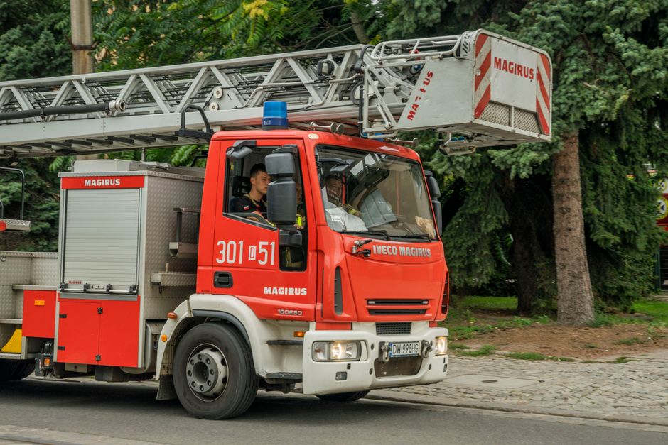 Strażaczki z Miejsca Odrzańskiego z wizytą w starostwie. Są dumą całego powiatu