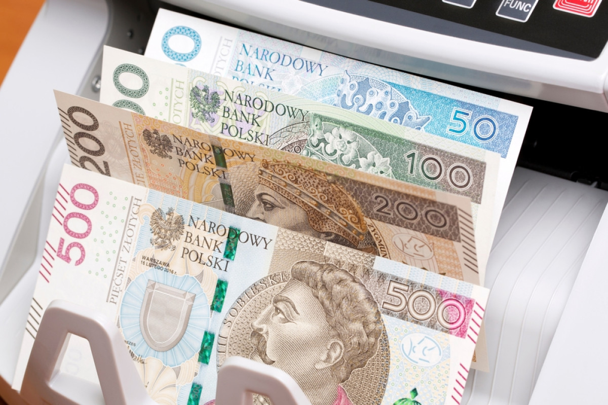 Ważna decyzja UOKiK: Banki muszą zwrócić pieniądze klientom