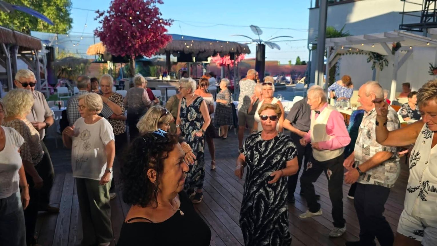 Seniorzy z Kędzierzyna-Koźla na „Summer Beach Party” w Discoplex A4