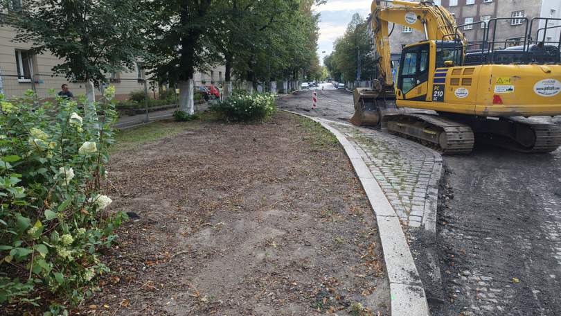 Gliwice: Rozpoczęto budowę ronda. Znika wysepka z hortensjami