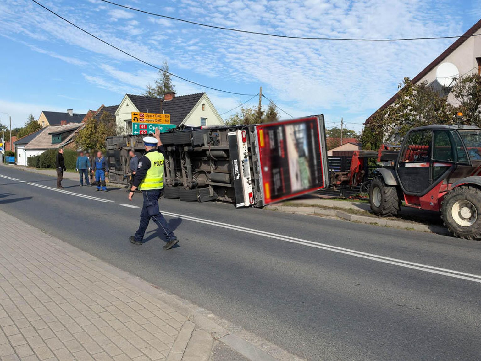 Naczepa odłączyła się od ciężarówki w Większycach - utrudnienia w ruchu