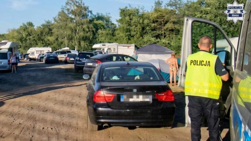 Niebezpieczne zdarzenie nad jeziorem Dzierżno Duże: Nietrzeźwy kierowca uszkodził 10 aut