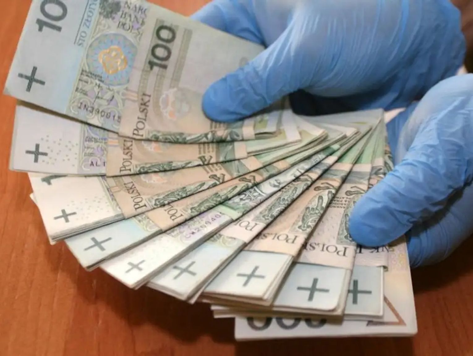 Kędzierzyn-Koźle: 81-latka oszukana metodą na wypadek. Straciła 120 tysięcy złotych
