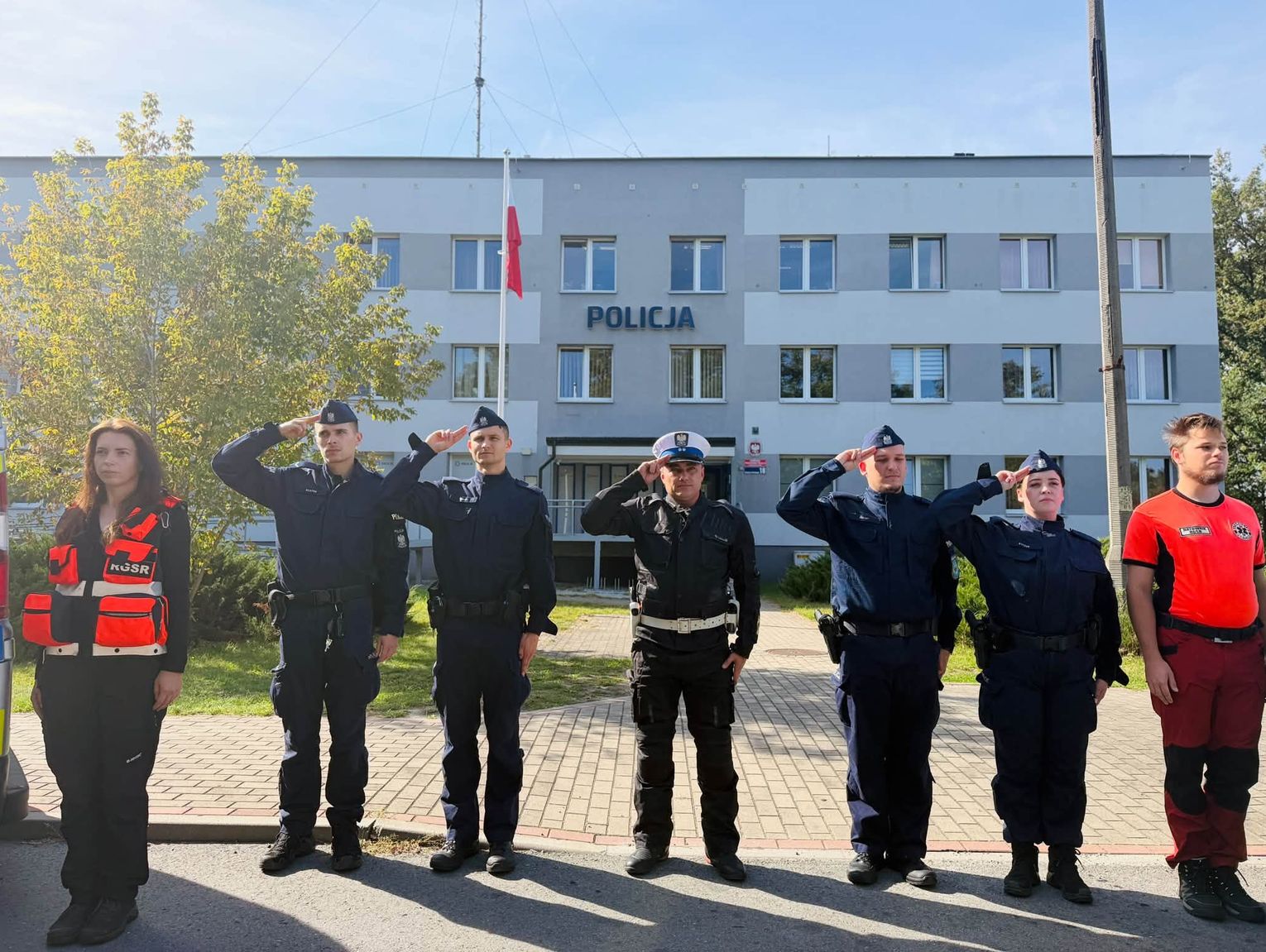 Kędzierzyn-Koźle: Policjanci i ratownicy oddali hołd tragicznie zmarłemu funkcjonariuszowi