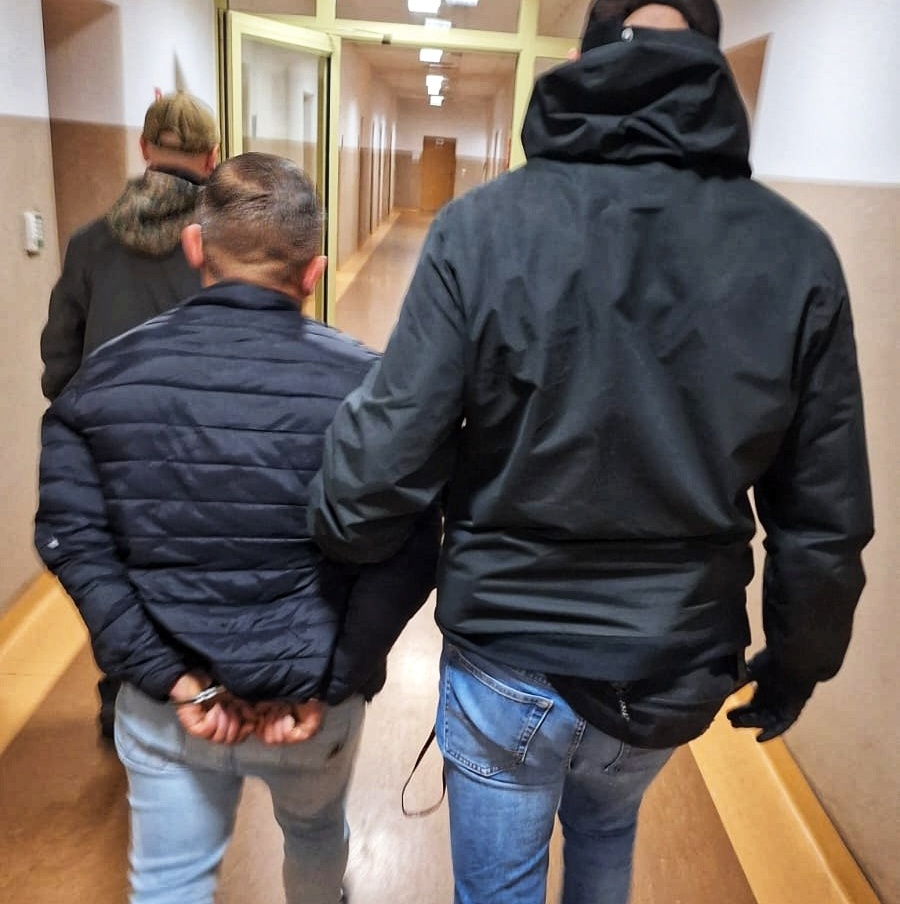 Kradzież kół w Zawadzkiem. Złodziej kradł koła grzybiarzom