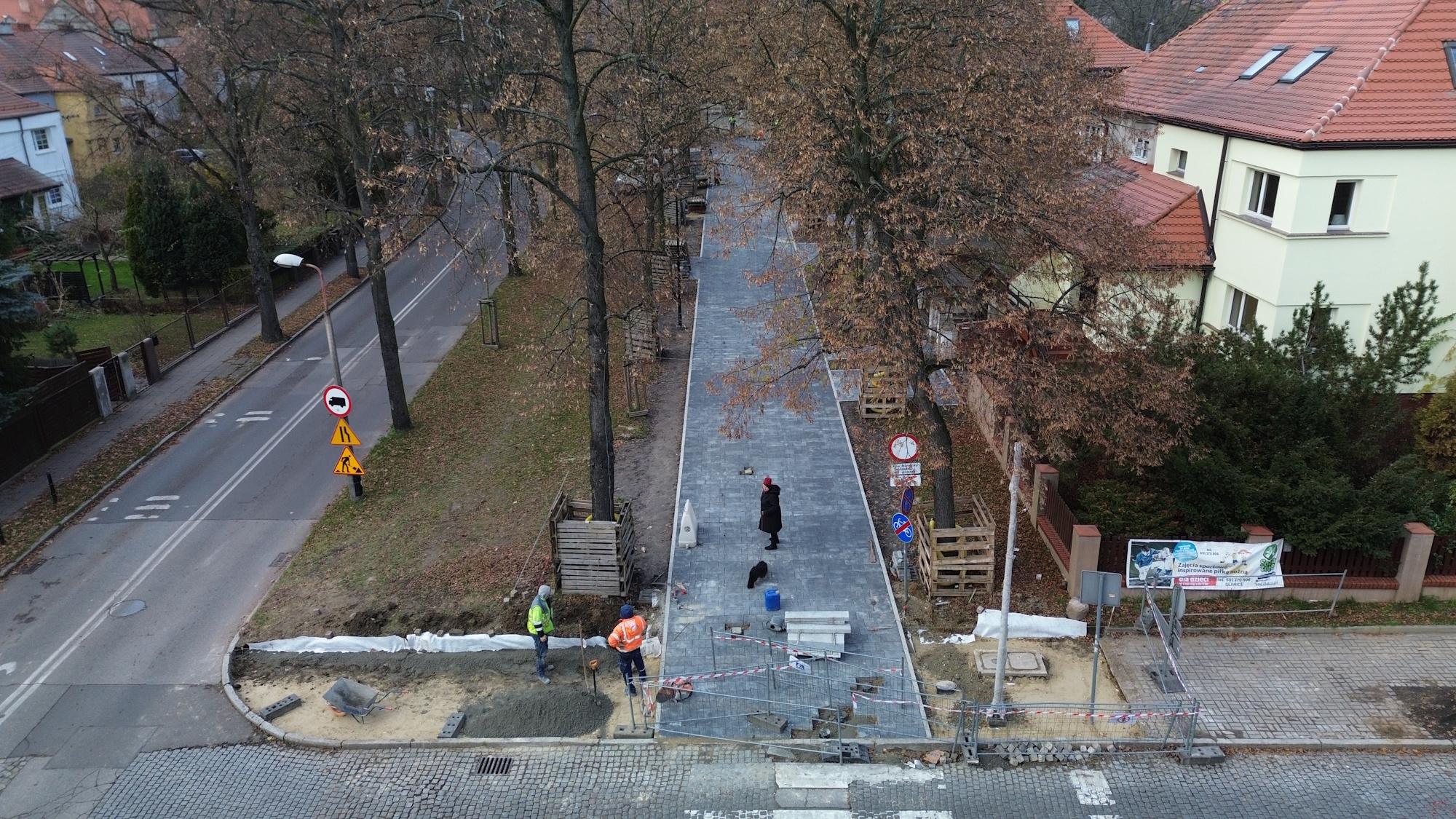 Gliwice: Zakończono zasadnicze prace przy alei pieszo-rowerowej na Mickiewicza