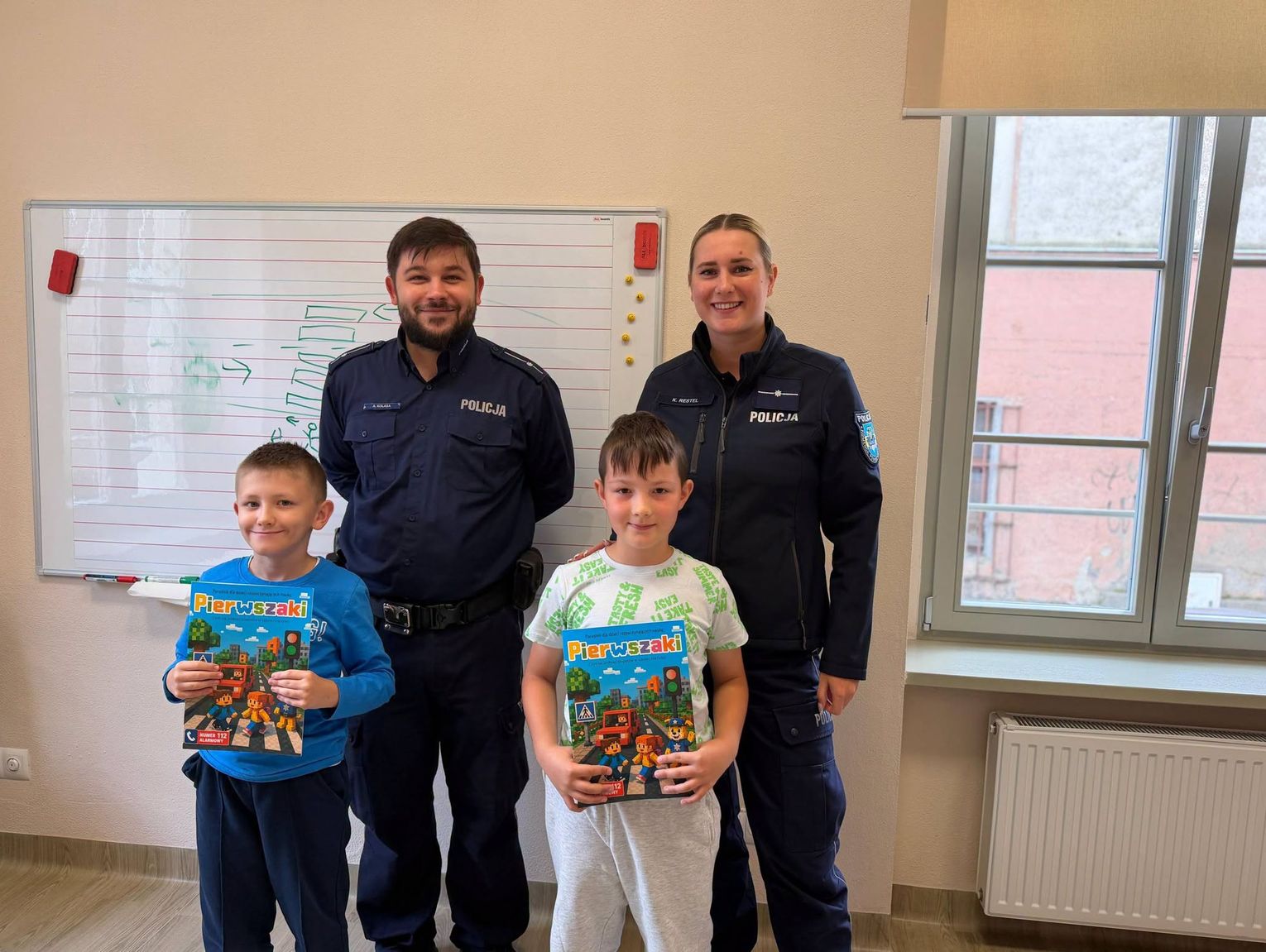 Policjanci w Kędzierzynie-Koźlu rozmawiają z uczniami o bezpieczeństwie i hejcie