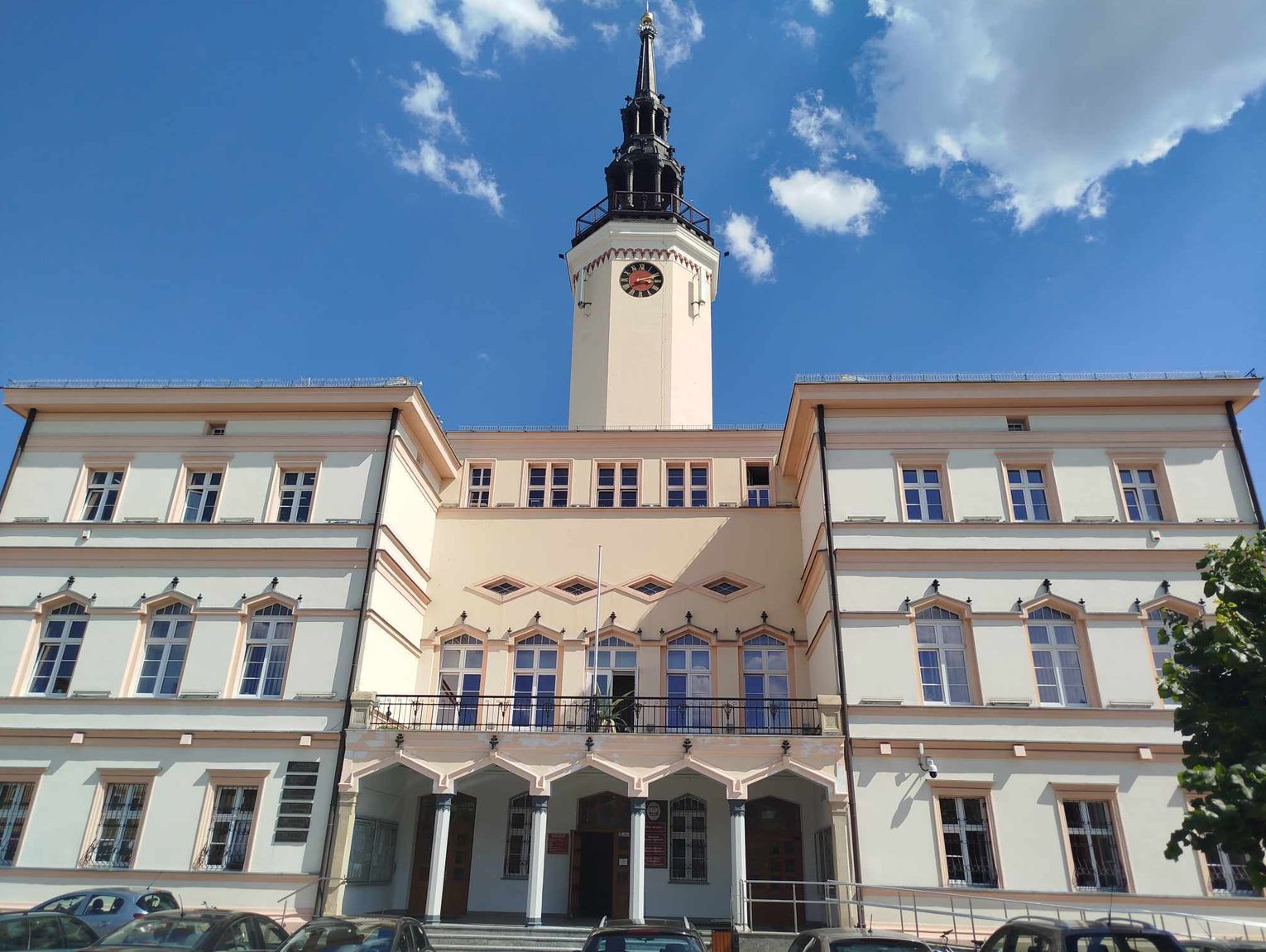Podziały w radzie miejskiej w Strzelcach Opolskich - skargi, herb i wydatki