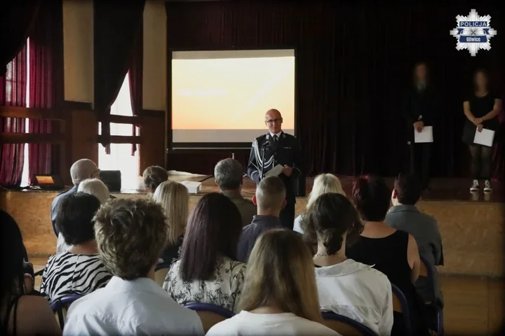 Policjanci przed szkołami w Gliwicach. Rozpoczęcie roku szkolnego pod znakiem bezpieczeństwa
