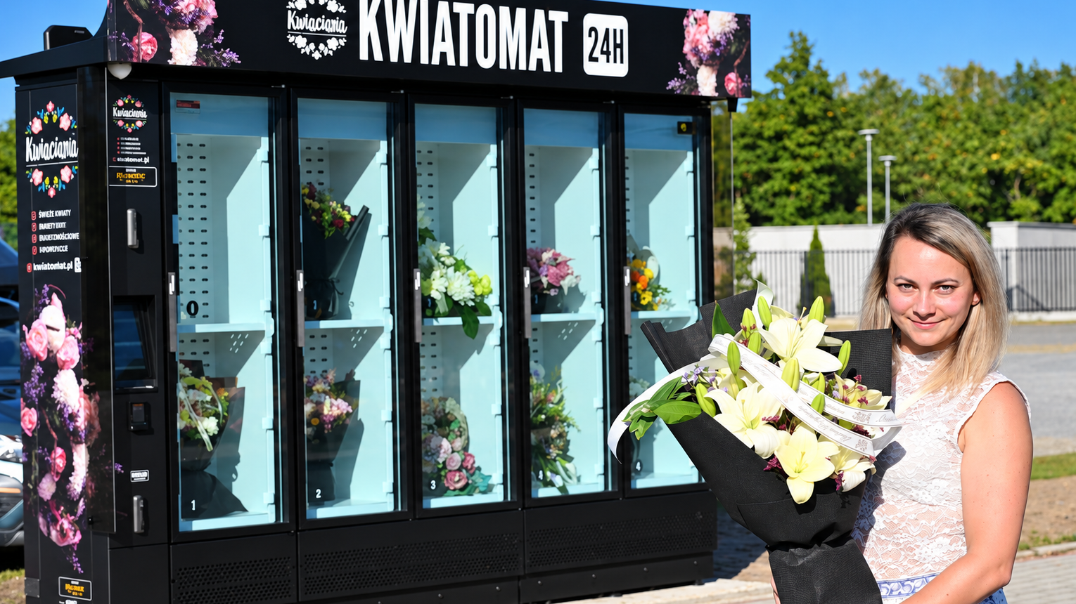 Nowy kwiatomat przy cmentarzu „Kuźniczka” - kwiaty dostępne całą dobę