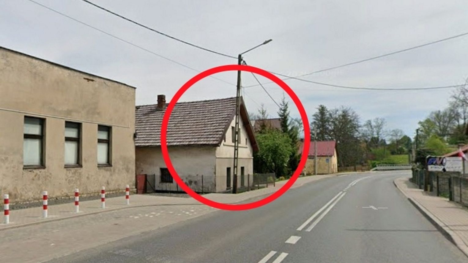 Pijany 20-latek wjechał w dom w Długomiłowicach