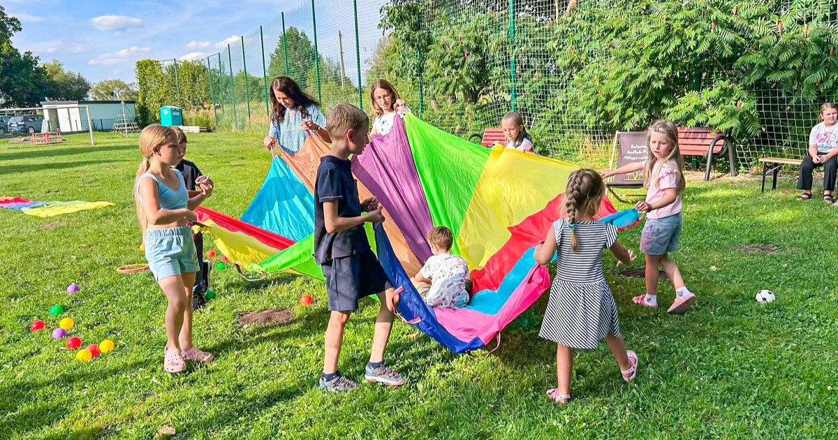 Słodka integracja w Kadłubie-Piecu: Mieszkańcy spotkali się przy „Bajorku”
