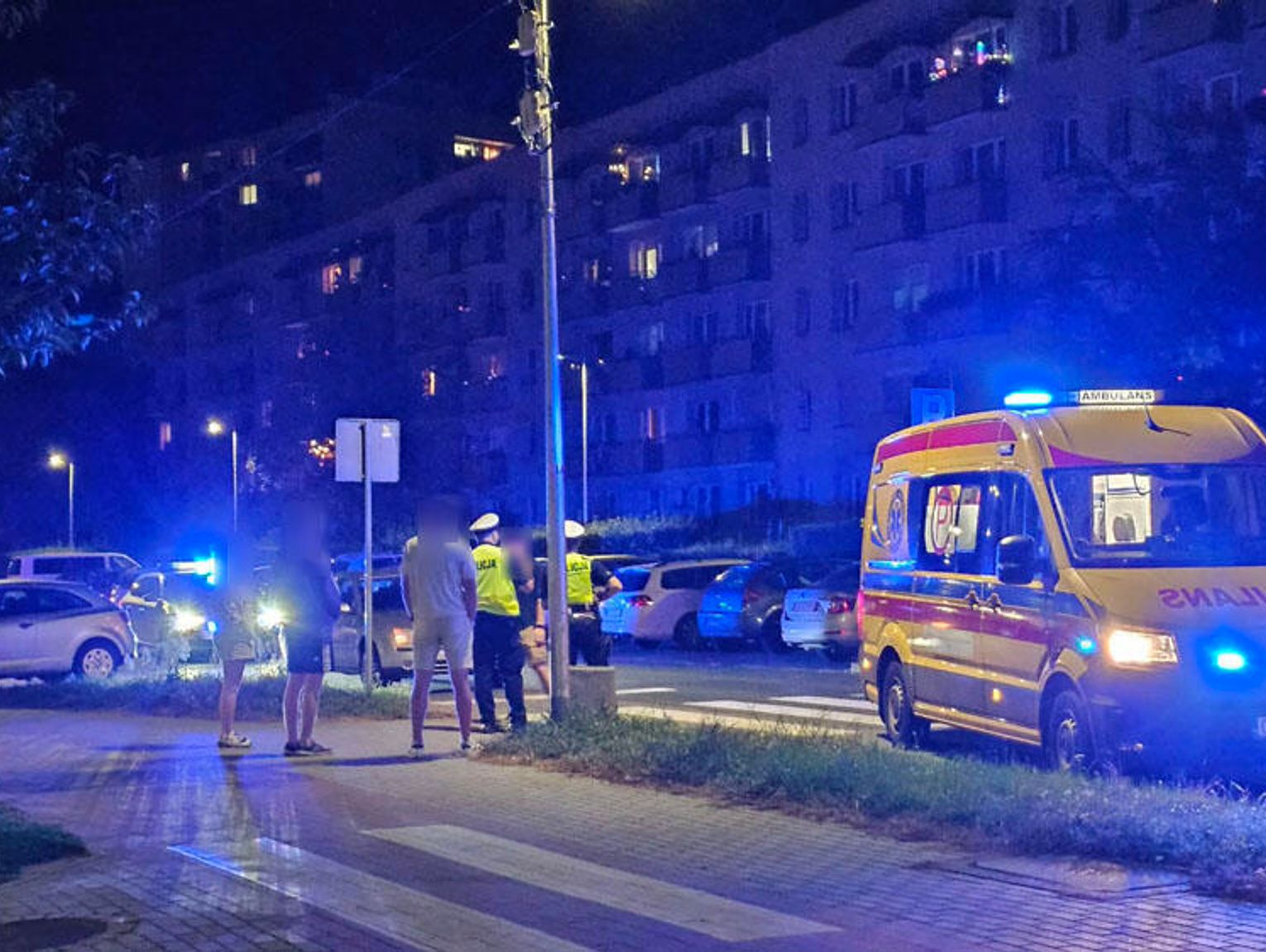 Wypadek na osiedlu Piastów: Kobieta potrącona na przejściu dla pieszych