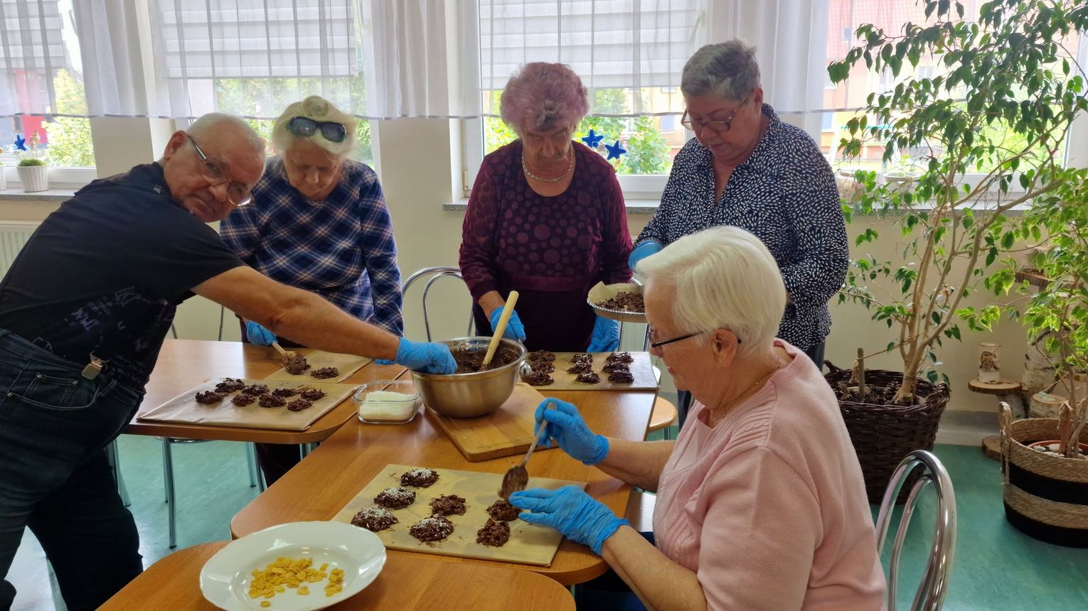 Aktywny czas w Kędzierzynie-Koźlu: Seniorzy z „Naszego Domu” w akcji