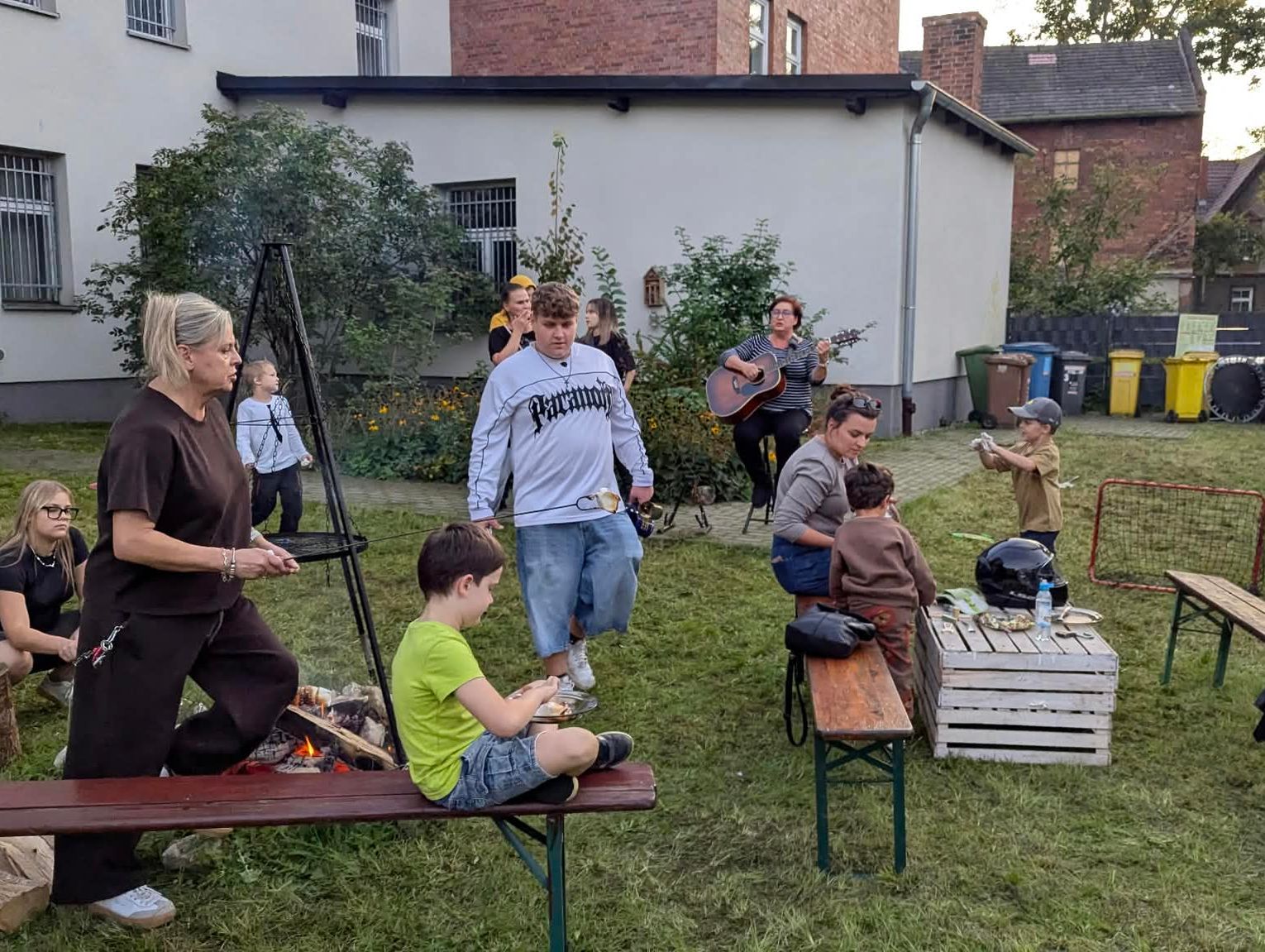 Integracja podopiecznych stowarzyszenia „Brzdąc” przy wspólnym ognisku