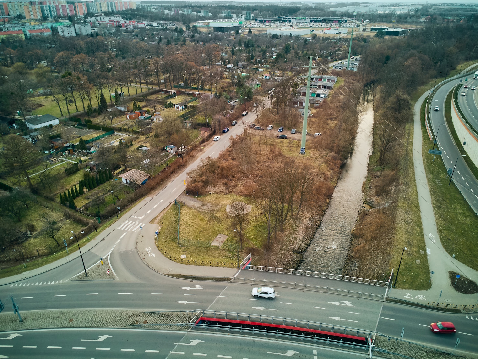 Gliwice: Ulica Nadrzeczna zyska nową drogę dla pieszych i rowerzystów