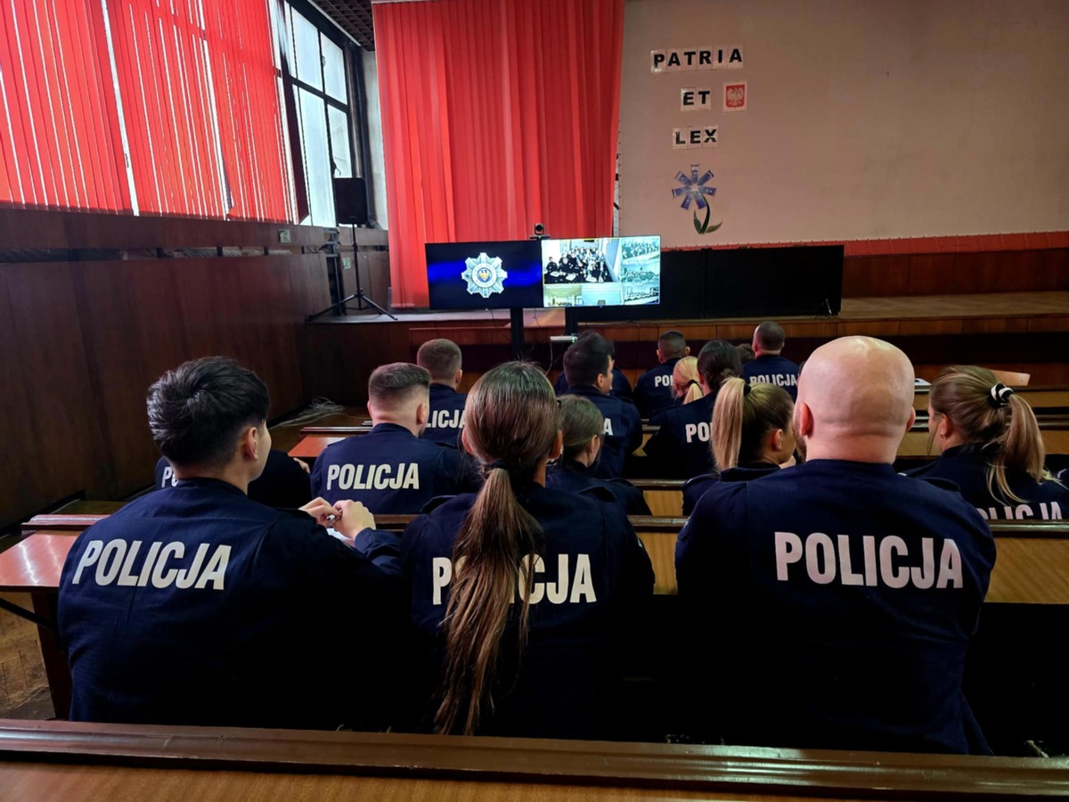 Gliwice: 24 policjantów rozpoczęło szkolenie podoficerskie
