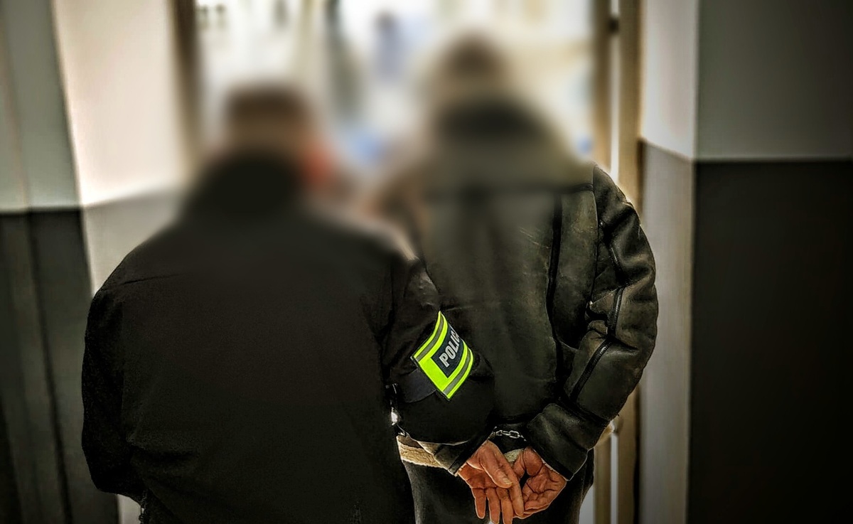 Kradzież rozbójnicza w Strzelcach Opolskich. Policjant po służbie zatrzymał sprawcę
