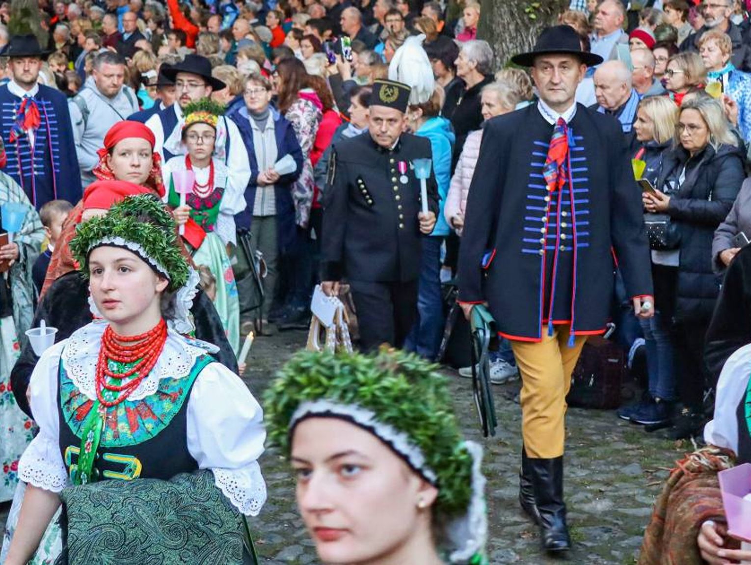 Góra św. Anny: Ponad stuletnia tradycja nabożeństwa ze świecami