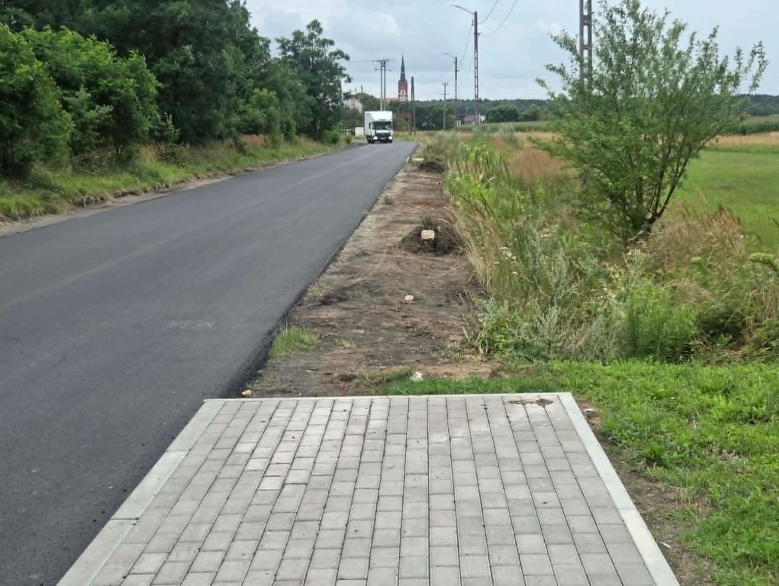 Staniszcze Wielkie: Mieszkańcy walczą o chodnik przy nowym sklepie