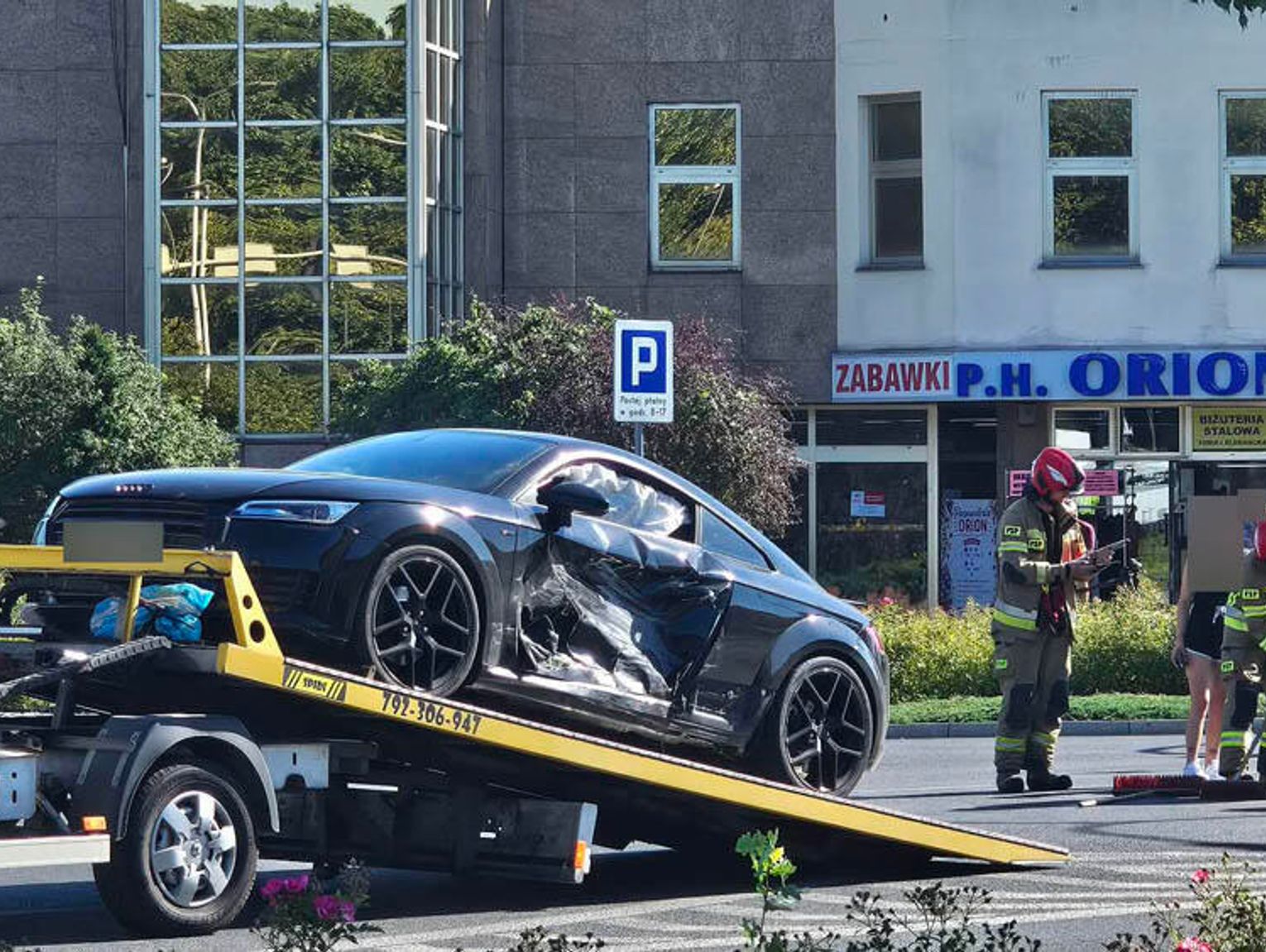 Kolizja dwóch aut w Kędzierzynie-Koźlu. Służby na miejscu zdarzenia