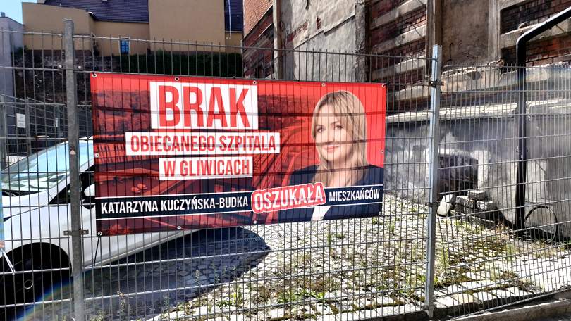 Kontrowersyjne banery w Gliwicach. Mieszkańcy przypominają o obietnicy szpitala