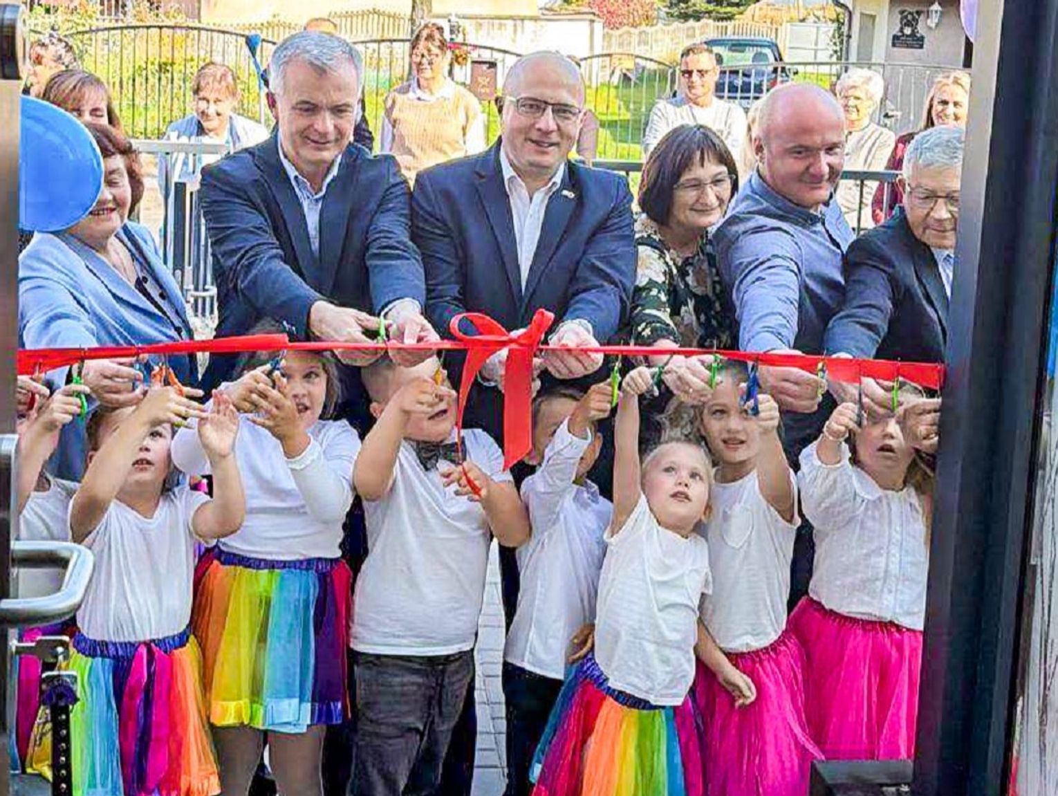 Dawna szkoła w Łaziskach przeszła remont. Powstało przedszkole i mieszkania komunalne